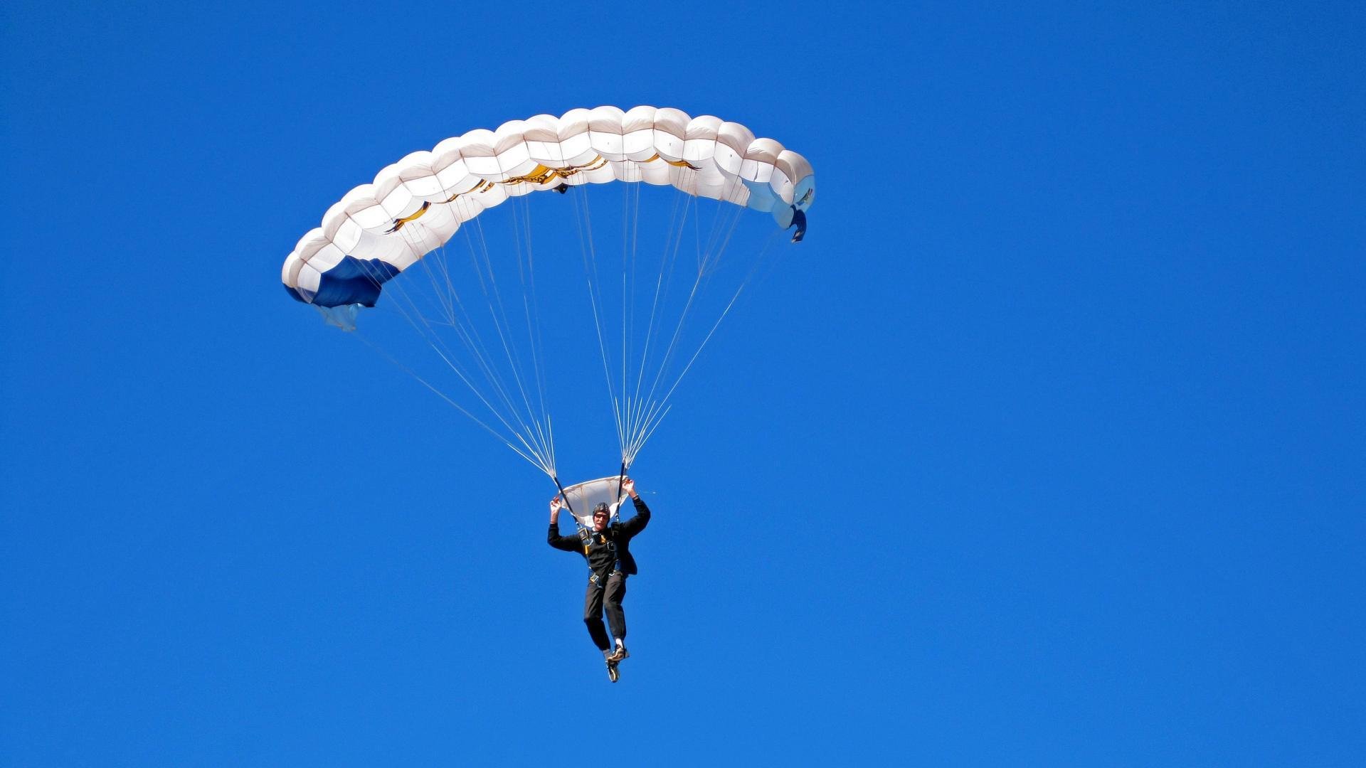 爱游戏体验-斯文施瓦茨800米发挥稳定，拳击施瓦茨